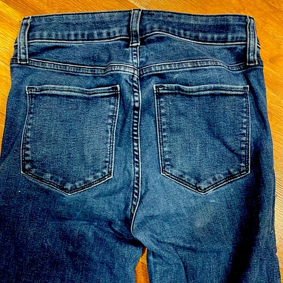 Gap Mid Rise Medium Wash Jegging - Picture 5 of 5